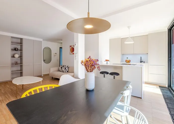 Stylish Open-plan Flat With Swimming Pool By Hostwise Appartement