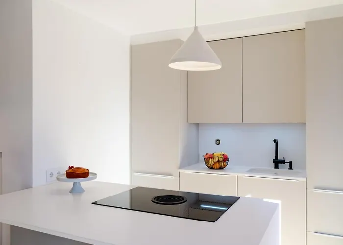 Stylish Open-plan Flat With Swimming Pool By Hostwise