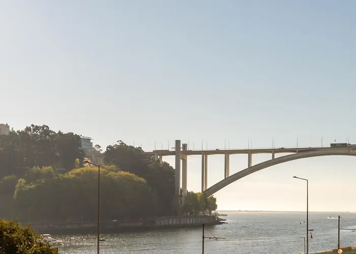 Appartement Stylish Open-plan Flat With Swimming Pool By Hostwise