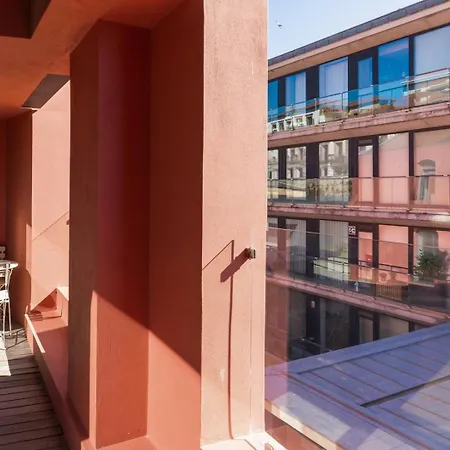 Stylish Open-plan Flat With Swimming Pool By Hostwise *