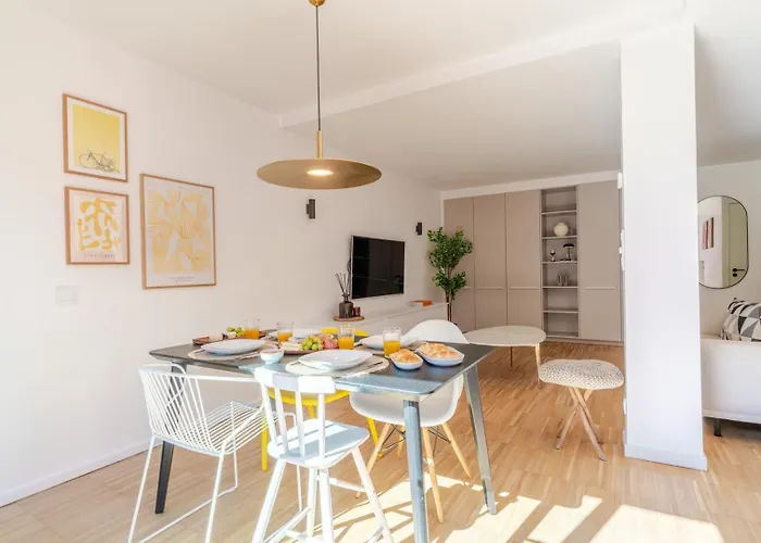 Stylish Open-plan Flat With Swimming Pool By Hostwise