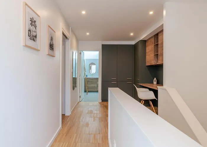 Stylish Open-plan Flat With Swimming Pool By Hostwise