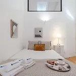 Stylish Open-plan Flat With Swimming Pool By Hostwise 포르투