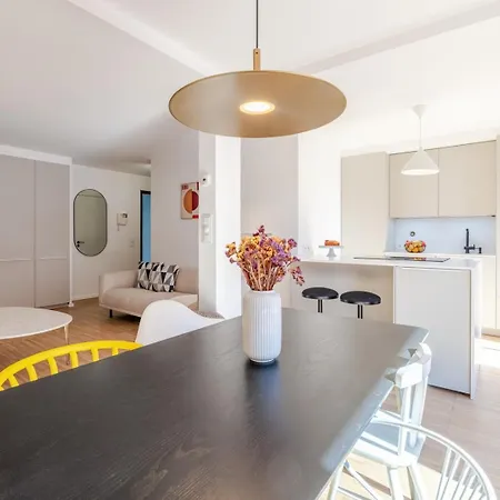 Stylish Open-plan Flat With Swimming Pool By Hostwise شقة