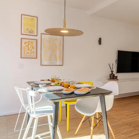 Appartement Stylish Open-plan Flat With Swimming Pool By Hostwise *