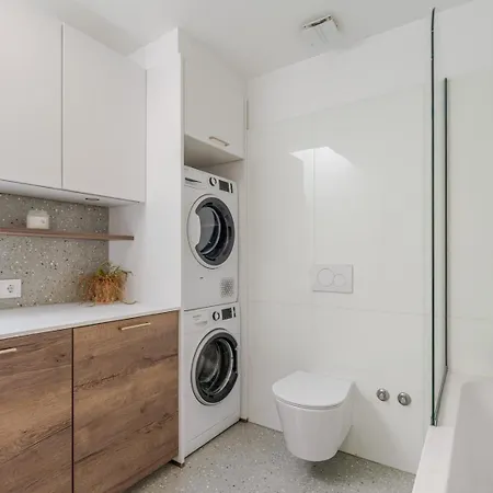 Stylish Open-plan Flat With Swimming Pool By Hostwise *