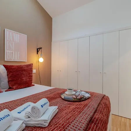 Appartement Stylish Open-plan Flat With Swimming Pool By Hostwise *