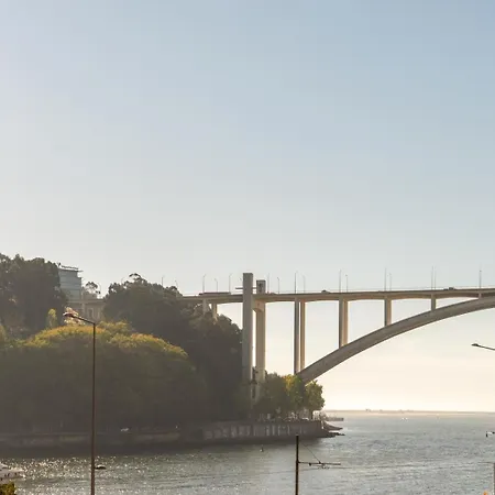 Apartment Stylish Open-plan Flat With Swimming Pool By Hostwise