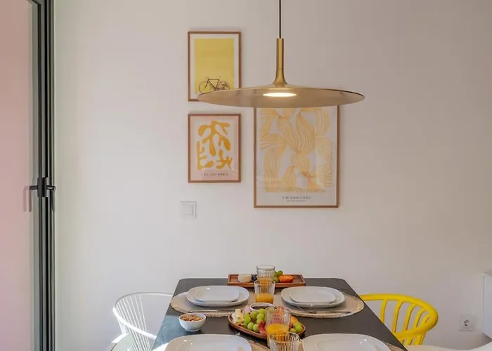 Stylish Open-plan Flat With Swimming Pool By Hostwise *