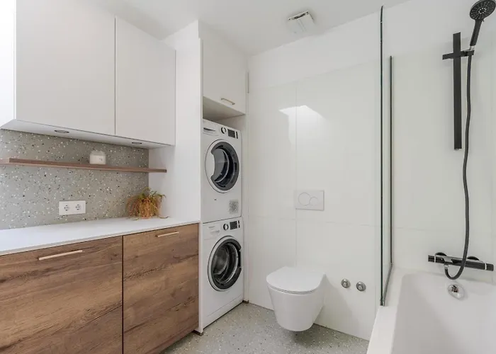 Stylish Open-plan Flat With Swimming Pool By Hostwise *