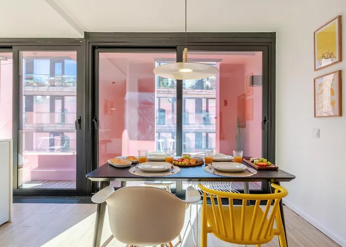 Stylish Open-plan Flat With Swimming Pool By Hostwise