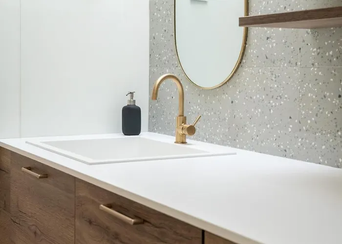 Stylish Open-plan Flat With Swimming Pool By Hostwise *