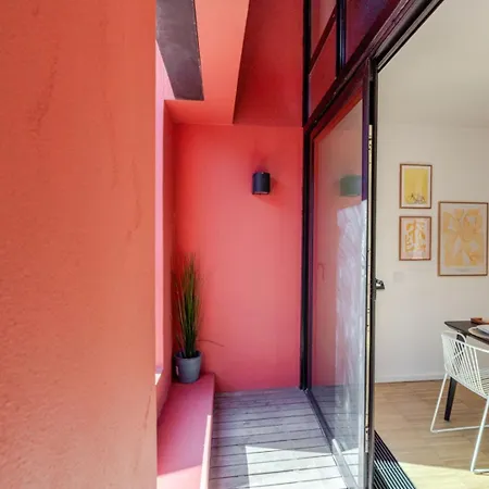 Stylish Open-plan Flat With Swimming Pool By Hostwise 아파트 *