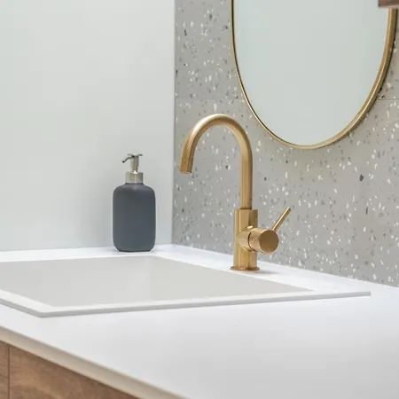 Stylish Open-plan Flat With Swimming Pool By Hostwise