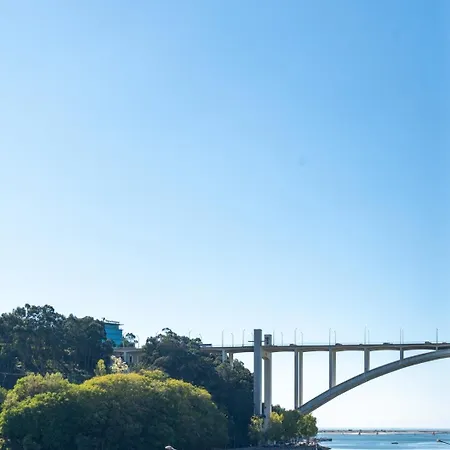 Stylish Open-plan Flat With Swimming Pool By Hostwise 아파트