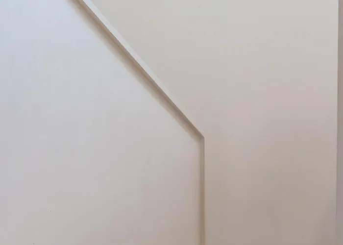 Stylish Open-plan Flat With Swimming Pool By Hostwise *