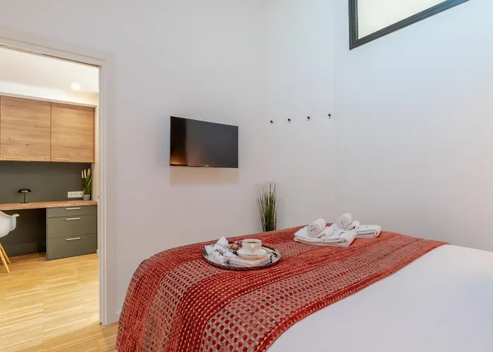 Stylish Open-plan Flat With Swimming Pool By Hostwise *