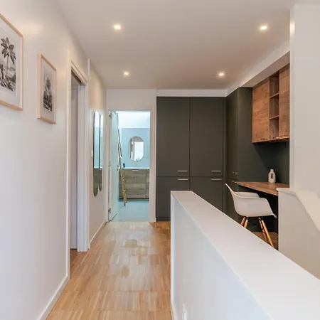 Stylish Open-plan Flat With Swimming Pool By Hostwise