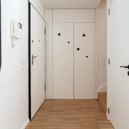 Stylish Open-plan Flat With Swimming Pool By Hostwise *