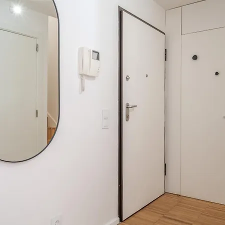 Stylish Open-plan Flat With Swimming Pool By Hostwise * Oporto