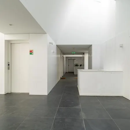 Stylish Open-plan Flat With Swimming Pool By Hostwise Apartamento