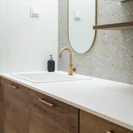 Stylish Open-plan Flat With Swimming Pool By Hostwise *