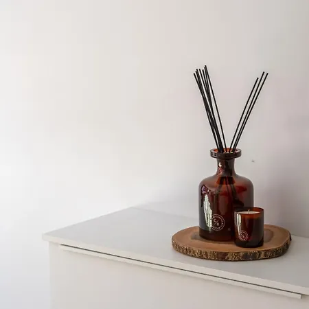 Apartamento Stylish Open-plan Flat With Swimming Pool By Hostwise